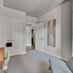 spacious one bedroom apartment at HQ Apartments in Elliot park Minneapolis